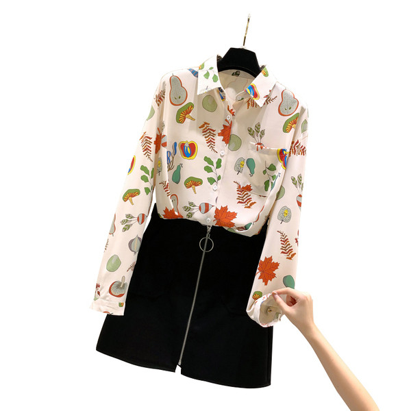 Krāsains sieviešu krekls ar klasisku apkakli un kabatu