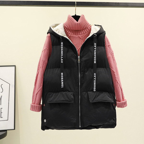 Hétköznapi női mellény kapucnival és nyakkendővel