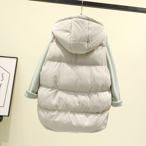 Hétköznapi női mellény kapucnival és nyakkendővel