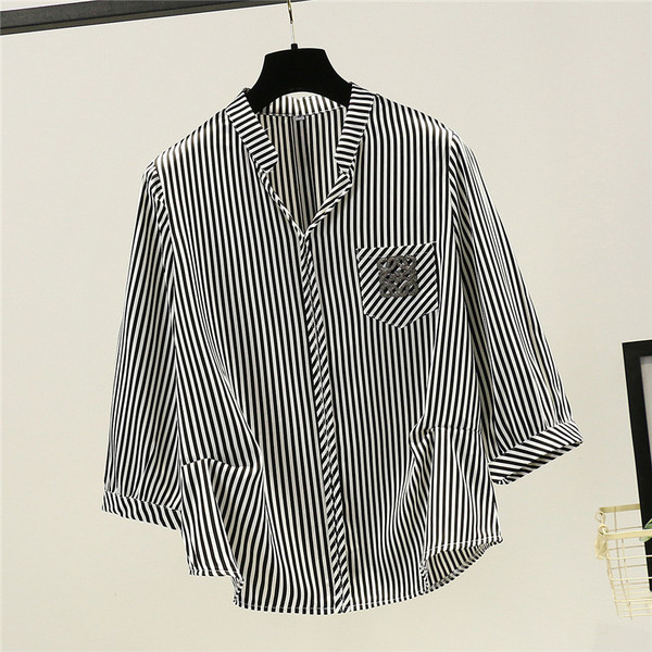 Csíkos női ing zsebbel és 7/8-as ujjal