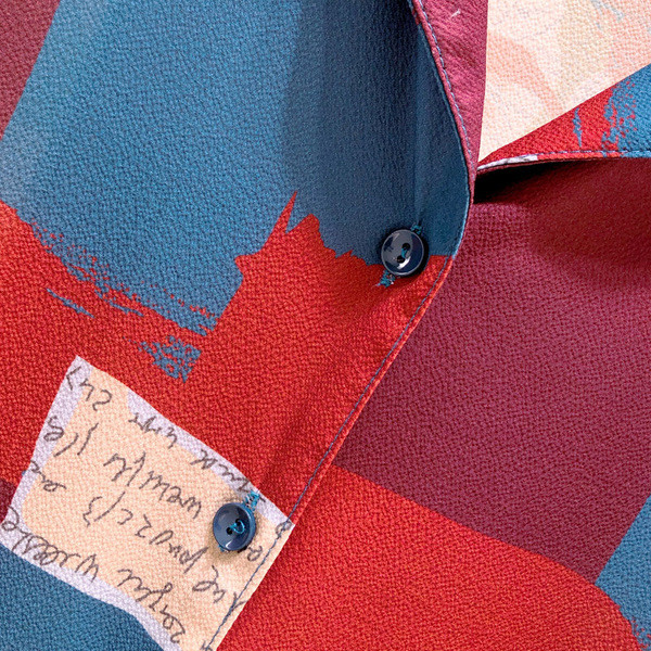 Värviline naiste särk pikkade varrukatega, klassikalise krae ja nööpidega