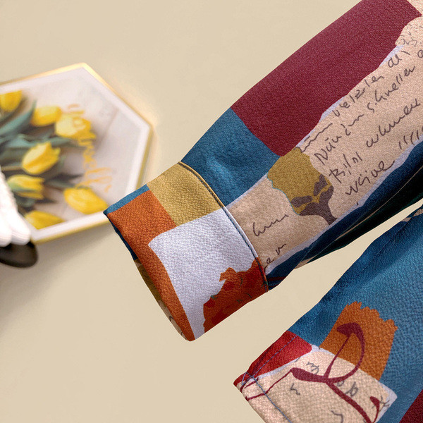 Värviline naiste särk pikkade varrukatega, klassikalise krae ja nööpidega