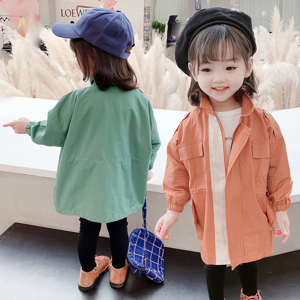 Μοντέρνο παιδικό μπουφάν με τσέπες για κορίτσια