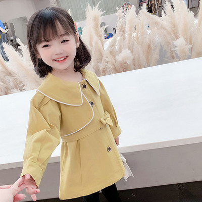 Új modell gyerekkabát övvel és gombokkal lányoknak