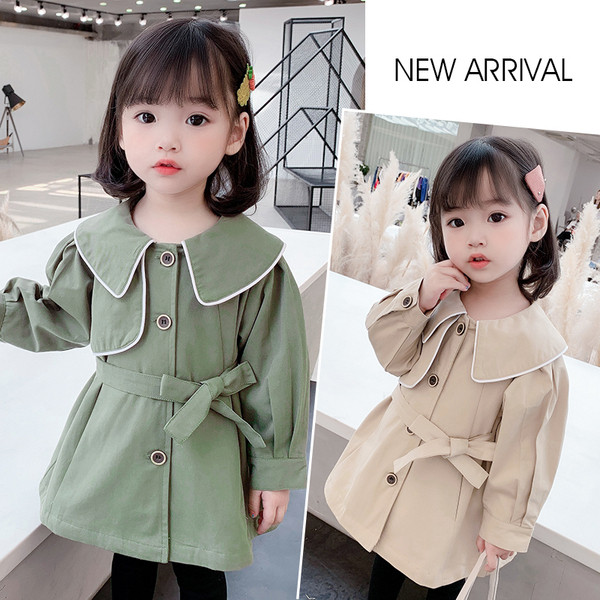 Új modell gyerekkabát övvel és gombokkal lányoknak