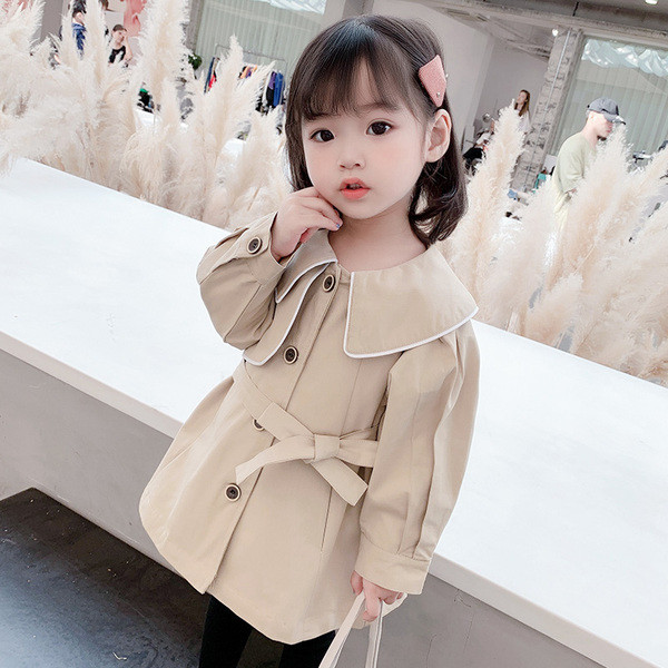 Új modell gyerekkabát övvel és gombokkal lányoknak