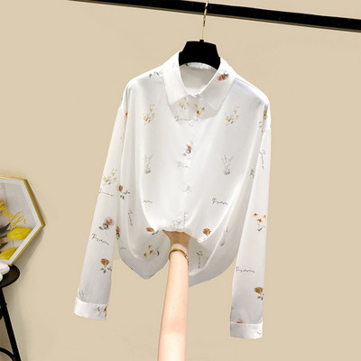 Pikkade varrukatega ja lillemotiividega naiste särk