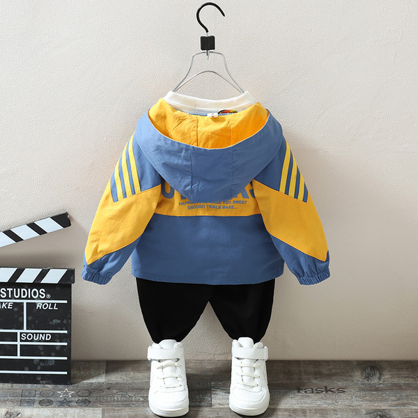 Napi gyerekkabát kapucnival fiúknak