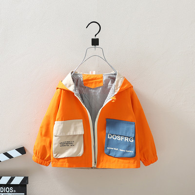 Új modell gyerekkabát felirattal és kapucnival fiúknak