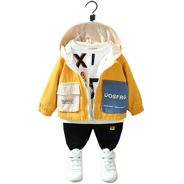 Új modell gyerekkabát felirattal és kapucnival fiúknak