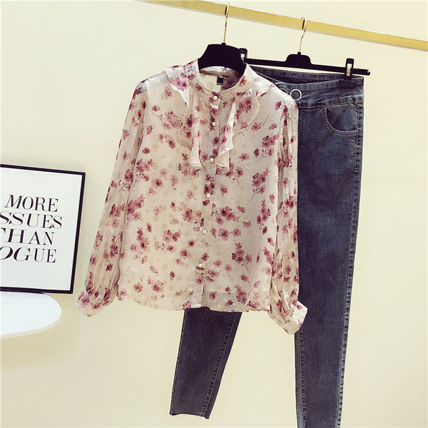 Aktuális női ing ovális gallérral, virágmintával