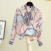 Cămașă de damă colorată, cu o panglică la guler și mâneci lungi