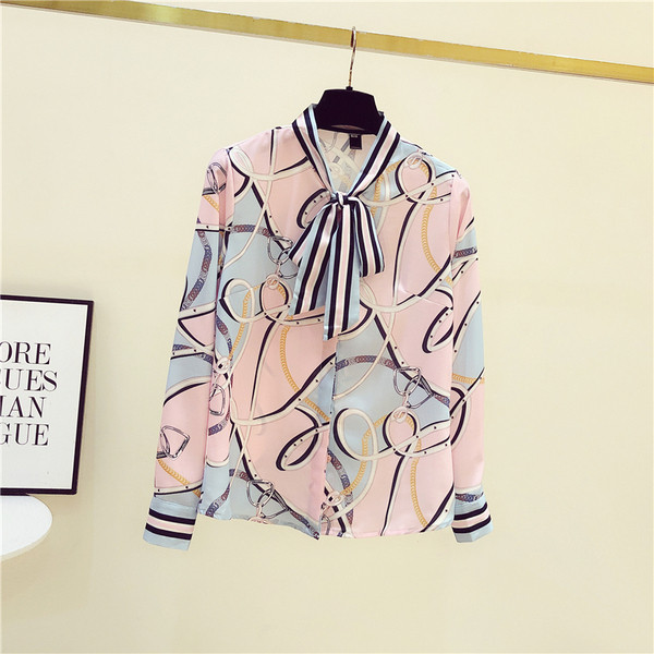 Cămașă de damă colorată, cu o panglică la guler și mâneci lungi