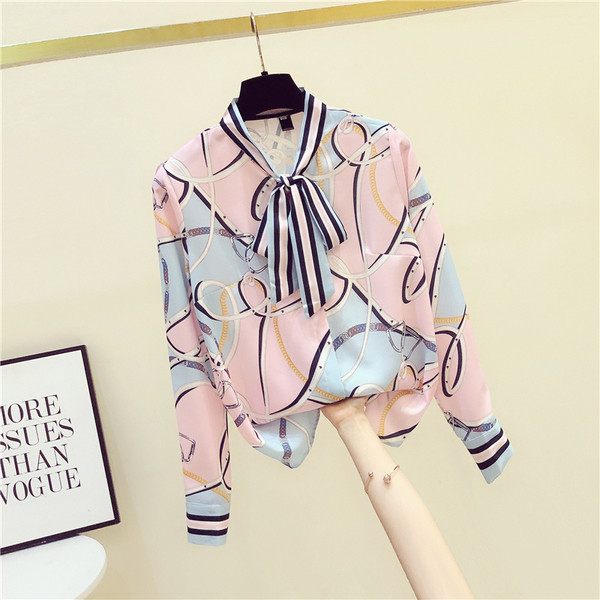 Cămașă de damă colorată, cu o panglică la guler și mâneci lungi