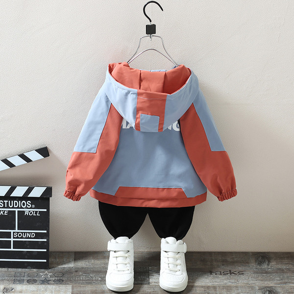 Gyerek dzseki kapucnival és felirattal fiúknak