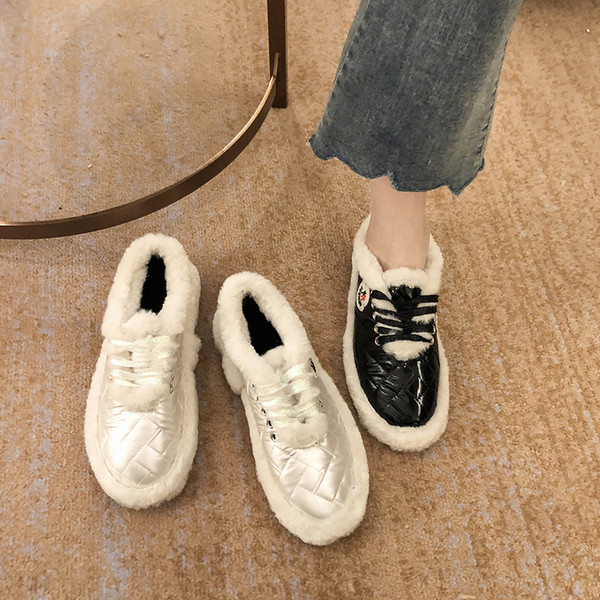 Model nou de adidasi dama cu talpa plata si puf