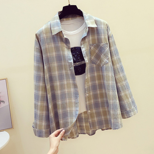 Stílusos női ing klasszikus gallérral és gombokkal, három színben