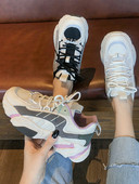 Γυναικεία αθλητικά παπούτσια με τραχιά σόλα και κορδόνια