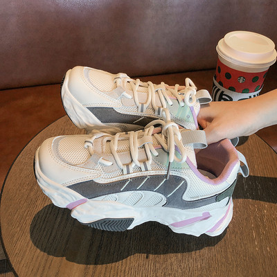 Γυναικεία αθλητικά παπούτσια με τραχιά σόλα και κορδόνια