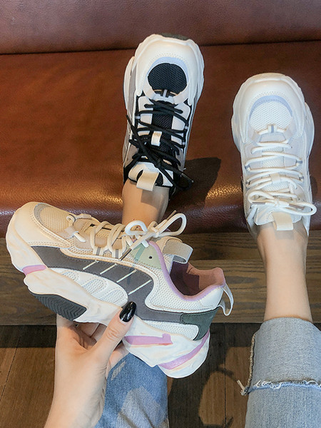 Kontroverzne ženske tenisice s grubim potplatom i vezicama