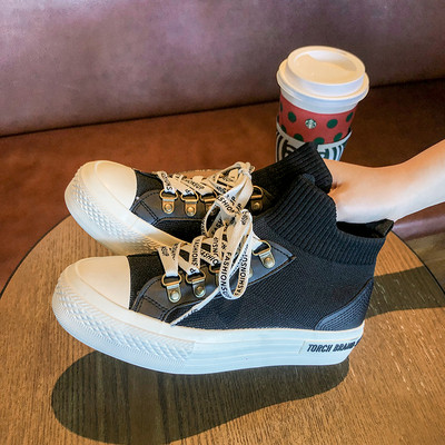 Γυναικεία  αθλητικά παπούτσια με επιγραφές στα κορδόνια