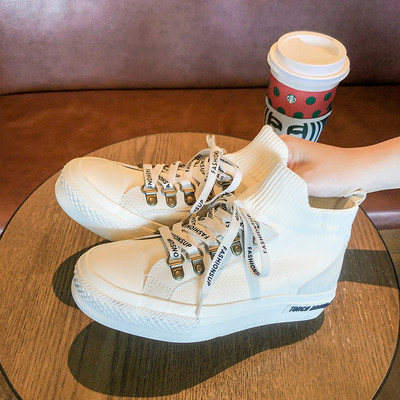 Γυναικεία  αθλητικά παπούτσια με επιγραφές στα κορδόνια