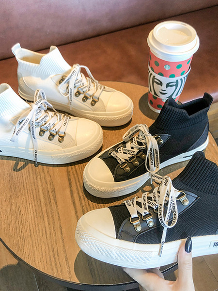 Γυναικεία  αθλητικά παπούτσια με επιγραφές στα κορδόνια