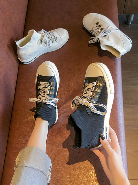 Γυναικεία  αθλητικά παπούτσια με επιγραφές στα κορδόνια