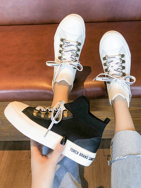 Γυναικεία  αθλητικά παπούτσια με επιγραφές στα κορδόνια