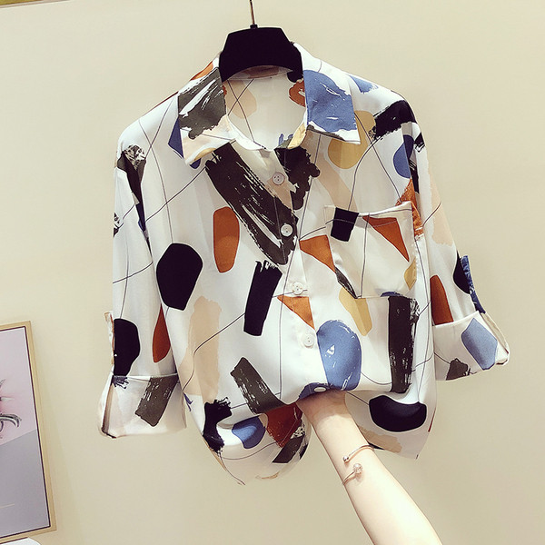 Naiste vabaaja särk värvilise mustri ja nööpidega