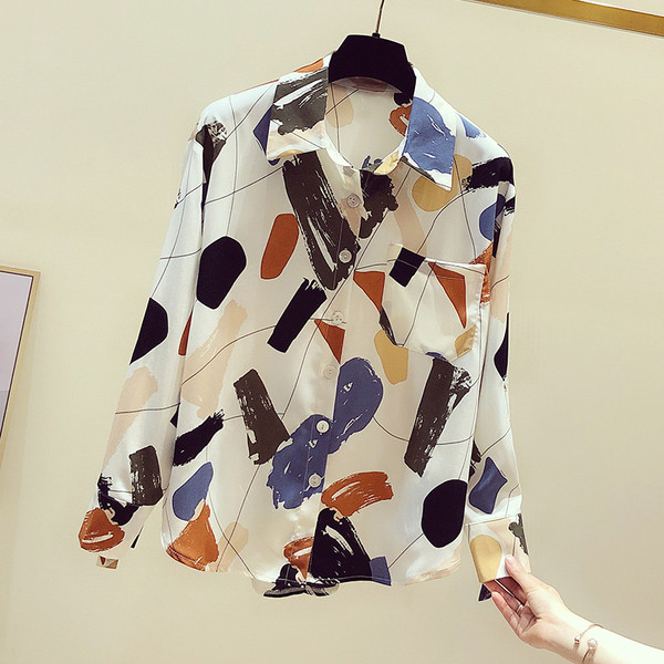 Naiste vabaaja särk värvilise mustri ja nööpidega