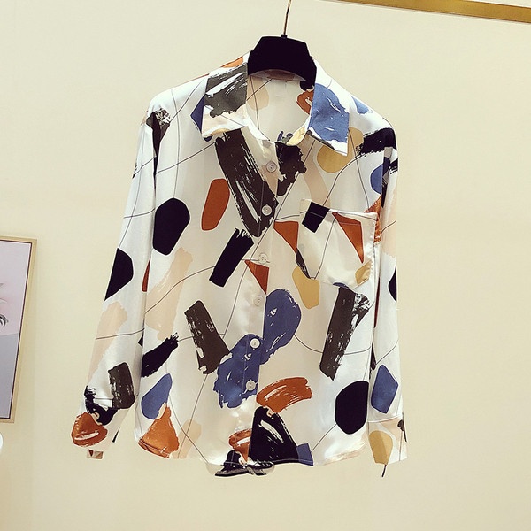 Naiste vabaaja särk värvilise mustri ja nööpidega