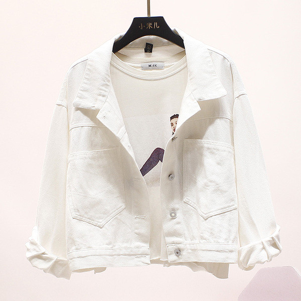 Női alkalmi kabát, hátulján fényes felirattal