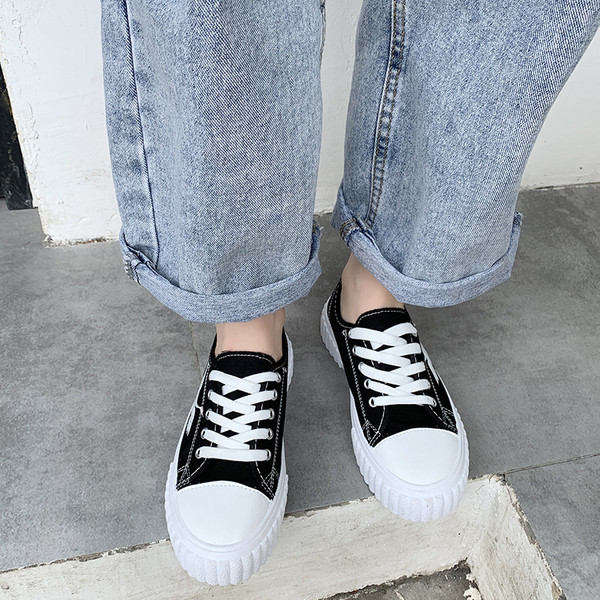 Γυναικεία casual αθλητικά παπούτσια με κορδόνια και κεντήματα