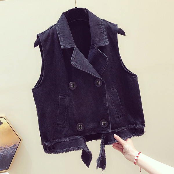 Γυναικείο γιλέκο τζιν με κουμπιά και τσέπες σε μαύρο χρώμα