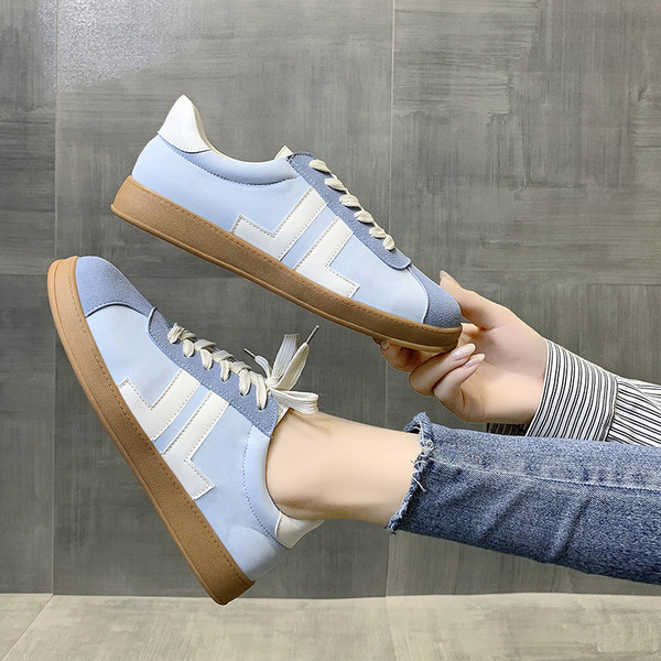 Γυναικεία χρωματιστά αθλητικά παπούτσια με κορδόνια και επίπεδη σόλα