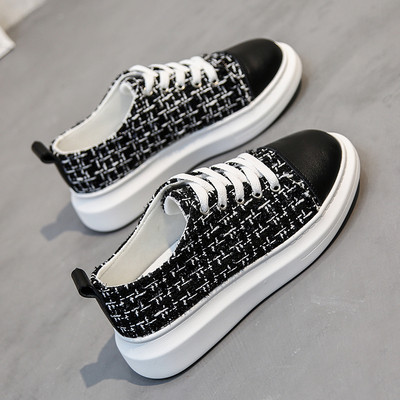 Modern női tornacipő lapos talppal és fényes szálakkal