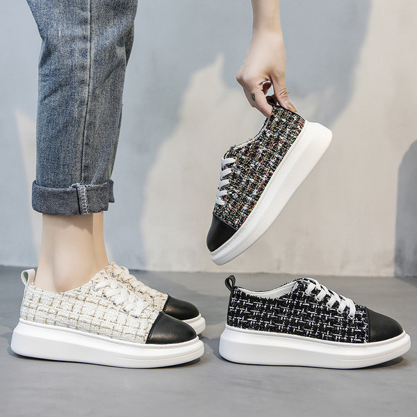 Modern női tornacipő lapos talppal és fényes szálakkal