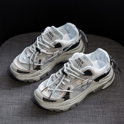 Légáteresztő női tornacipő hálóval és durva talppal