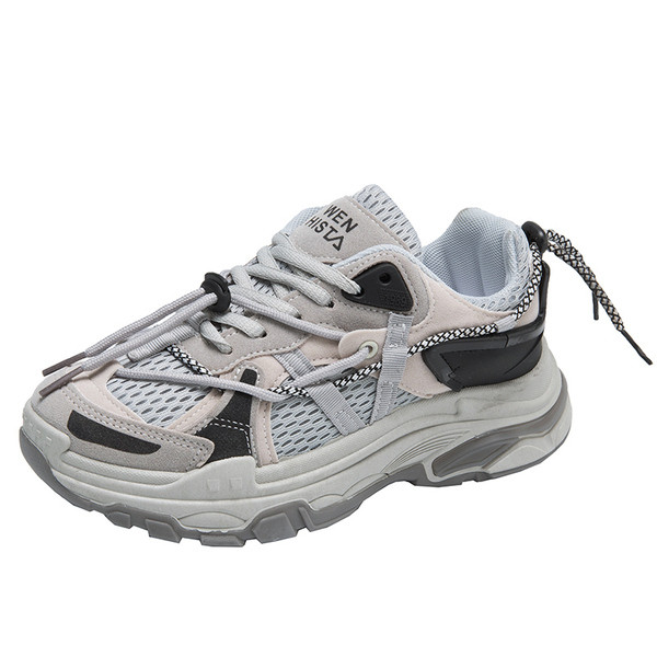 Légáteresztő női tornacipő hálóval és durva talppal