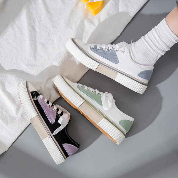 Fűzős, lapos talpú női textil tornacipő