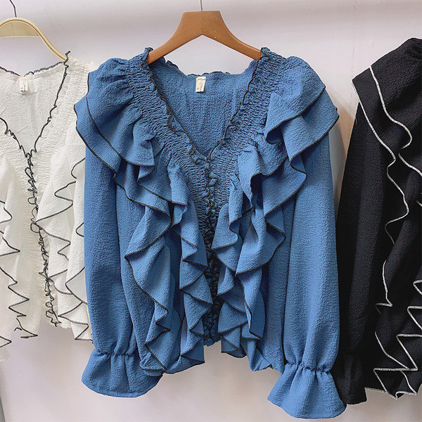 Modern női ing hosszú ujjal és spitz nyakkivágással