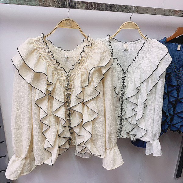 Modern női ing hosszú ujjal és spitz nyakkivágással