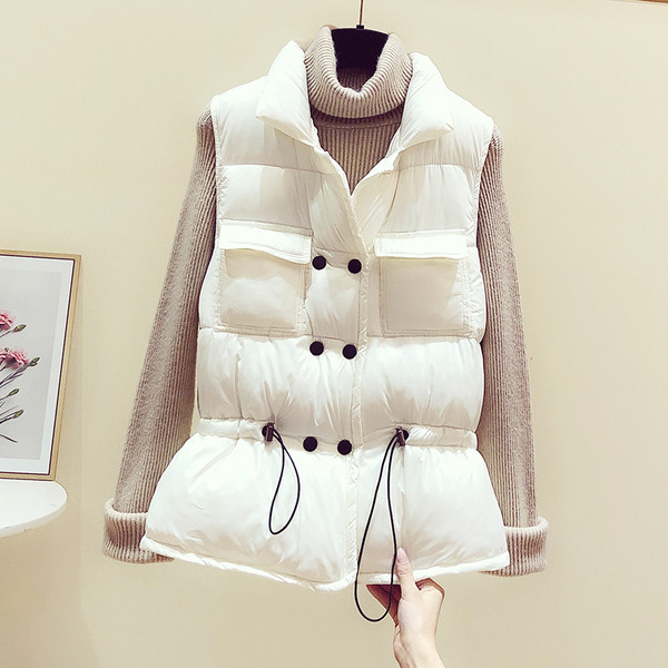 Γυναικείο γιλέκο casual με κουμπιά και τσέπες σε μαύρο και άσπρο χρώμα