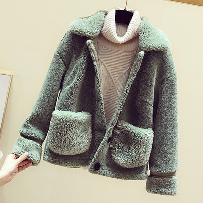 Ежедневно дамско късо палто с копчета и пух в няколко цвята