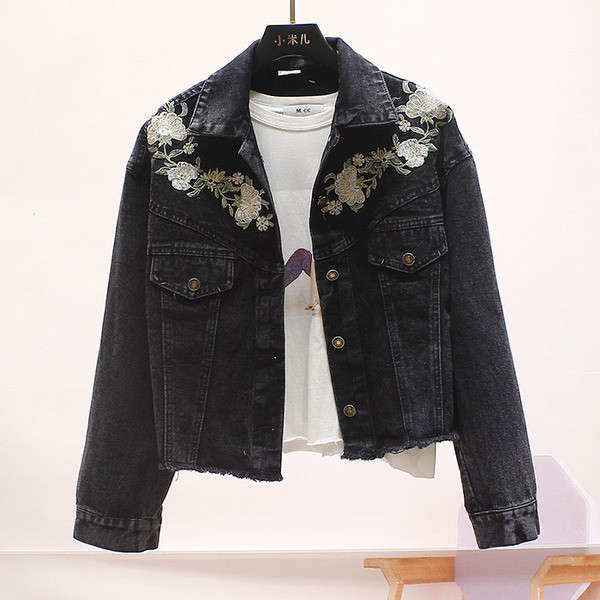 Női farmerdzseki zsebekkel, virágos hímzéssel