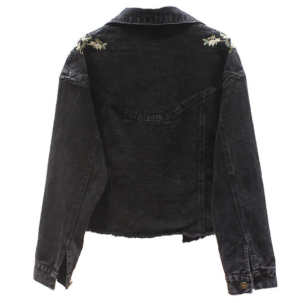 Női farmerdzseki zsebekkel, virágos hímzéssel