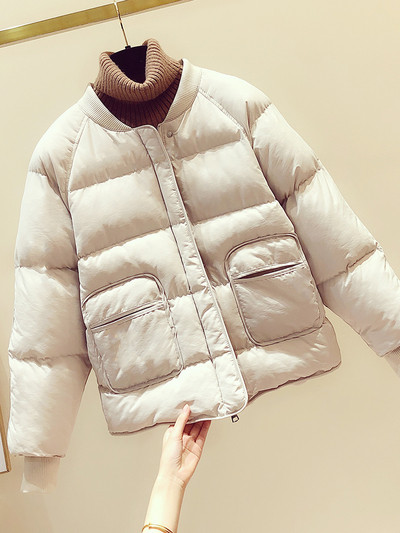 Modern női kabát zsebekkel és gombokkal, három színben