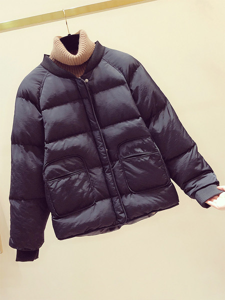 Modern női kabát zsebekkel és gombokkal, három színben