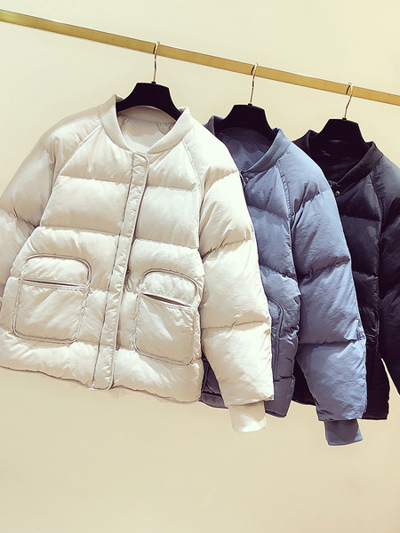 Modern női kabát zsebekkel és gombokkal, három színben